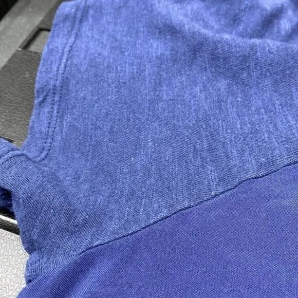 OLD NAVY WOMEN'S NAVY BLUE FRONT POCKET T-SHIRT LARGE - Picture 5 of 5